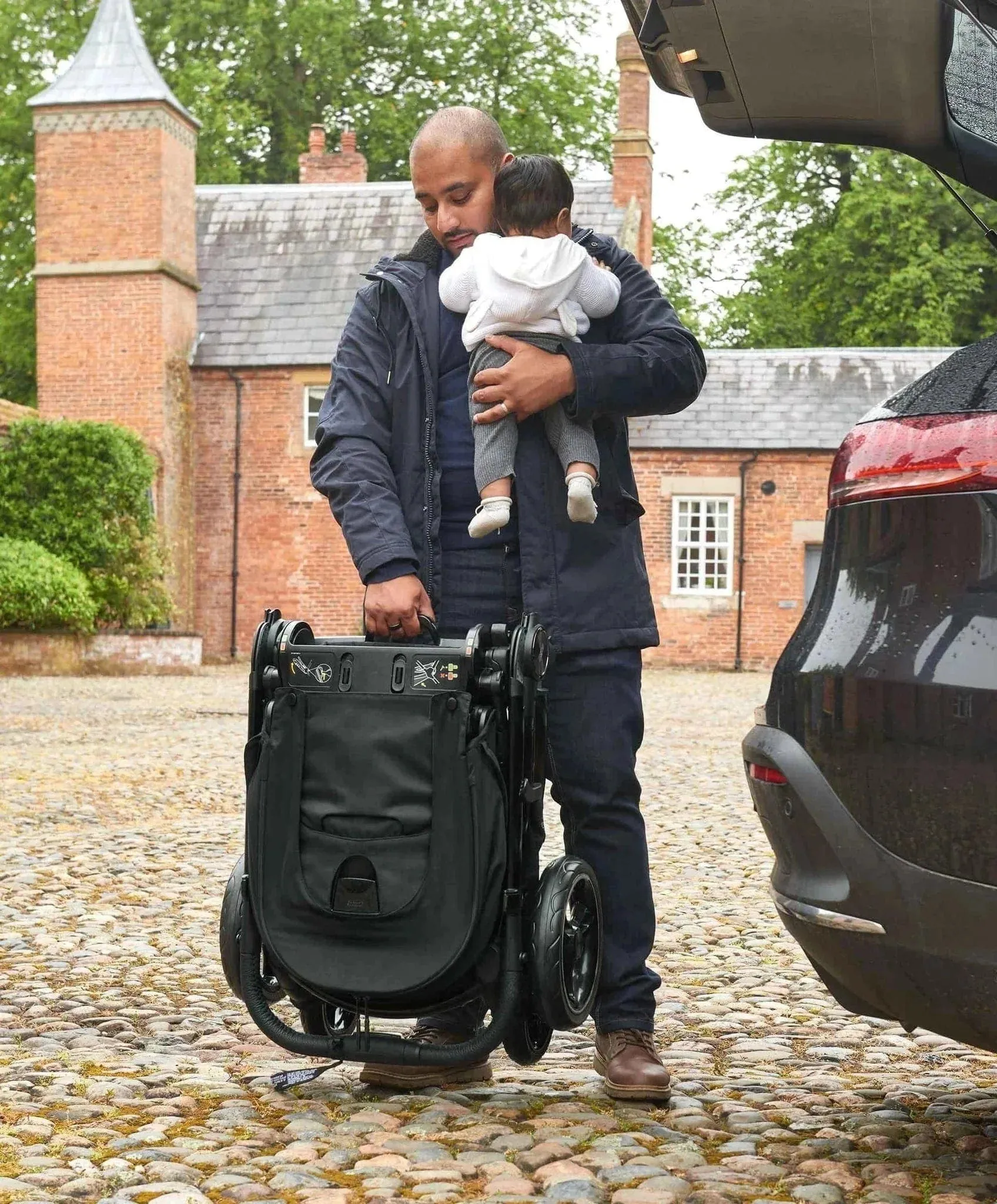 Mamas and Papas Ocarro 7 Piece Cabriofix i-Size Travel System - Carbon
